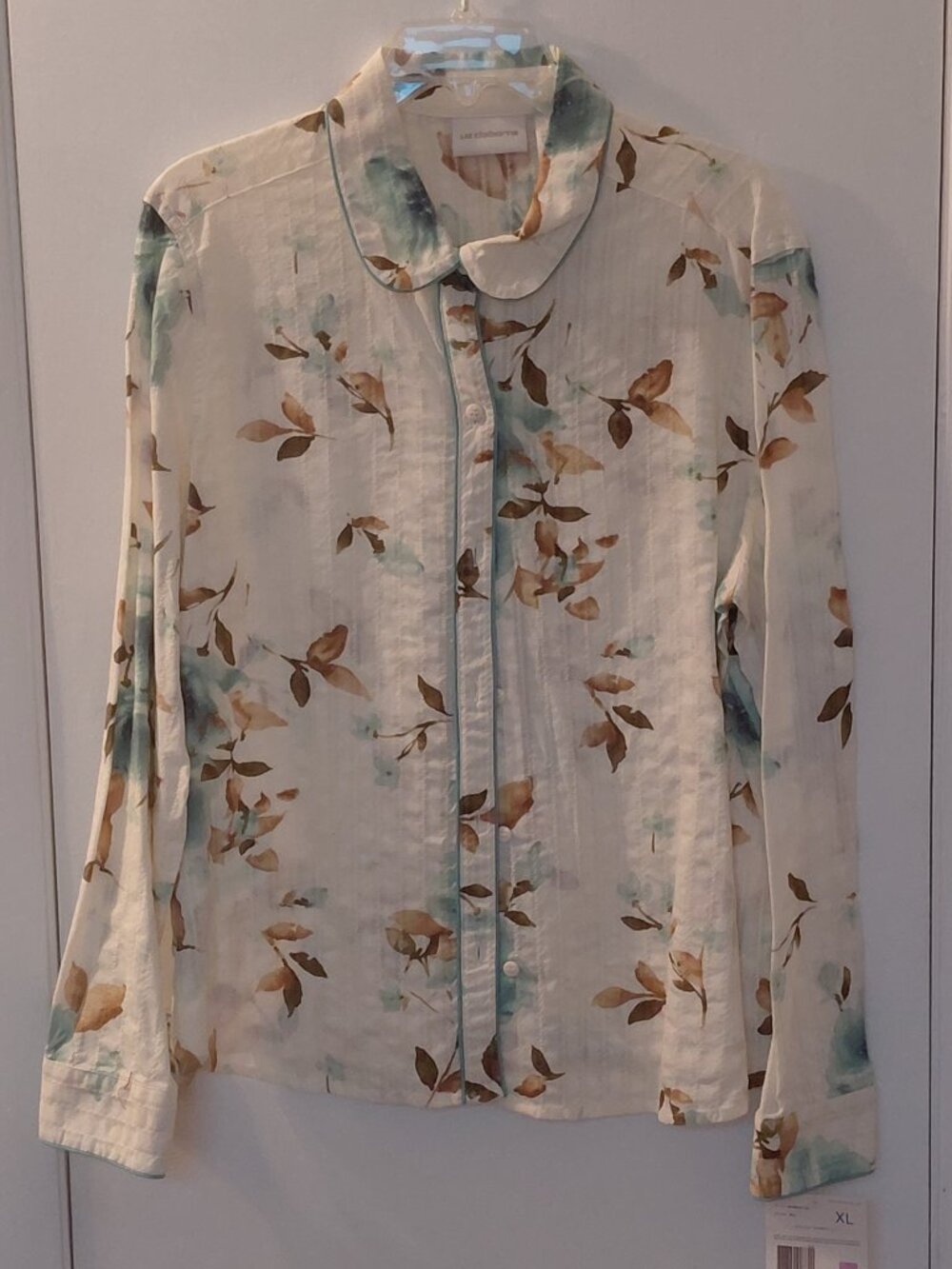 XL LIZ claiborne Women's Blouse 100% cotton 6 front buttons 2 buttons on cuffs